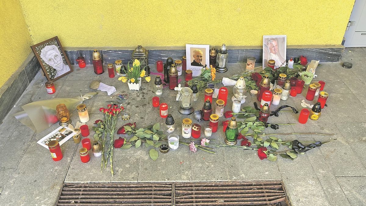 Po vraždě učitele pomáhali v pražské škole psychologové